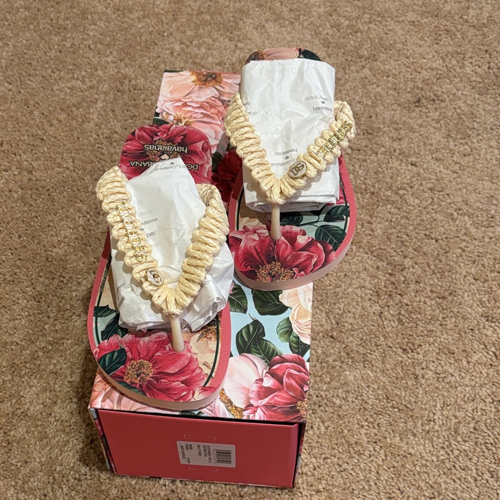 New NIB Dolce & Gabbana Havaianas Floral Size 6